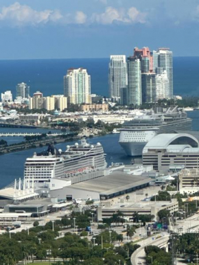 Glamorous Gale Miami Ocean View Balcony Resort & Spa